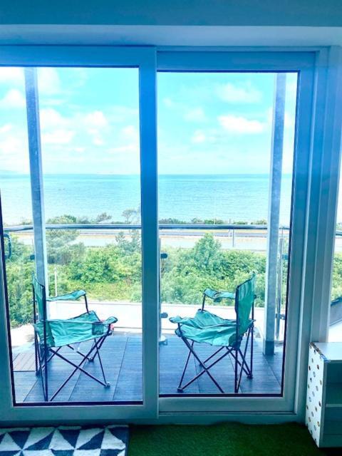 Lovely New 2 Bedroom Condo With Stunning Seaviews Penmaen-mawr Εξωτερικό φωτογραφία