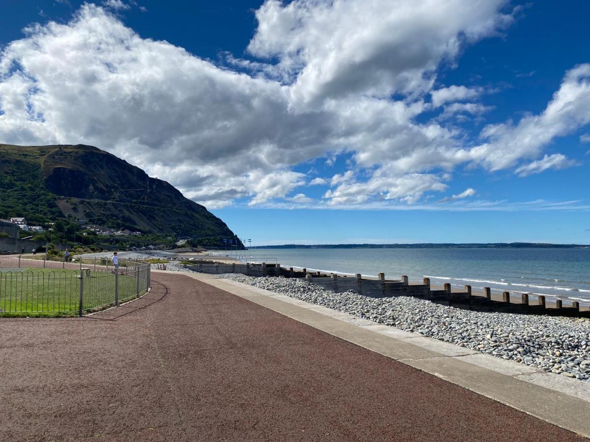 Lovely New 2 Bedroom Condo With Stunning Seaviews Penmaen-mawr Εξωτερικό φωτογραφία