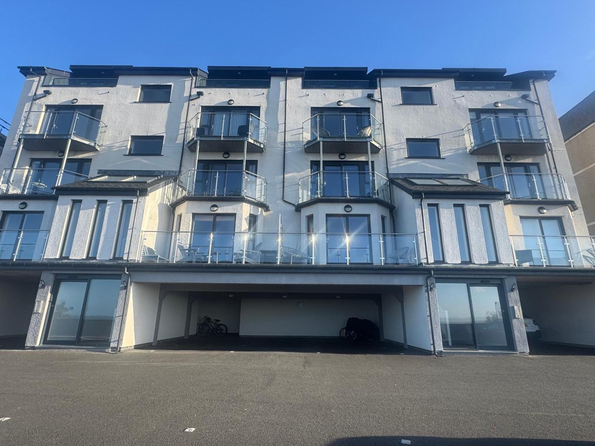 Lovely New 2 Bedroom Condo With Stunning Seaviews Penmaen-mawr Εξωτερικό φωτογραφία